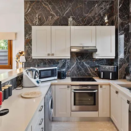 Modern Hg08 Pyrinas With Amazing Golf Views, In Heart Of Aphrodite Hills Vilă